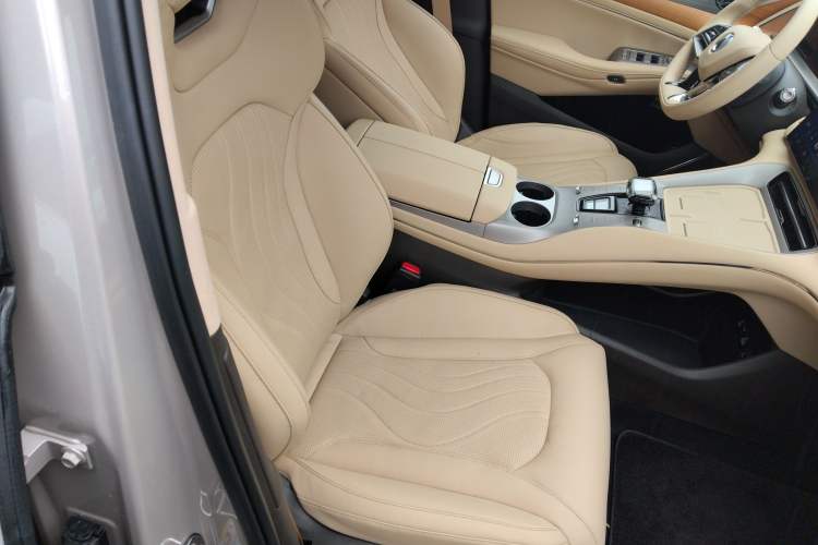 Used Denza N7 2023 with Ultra-Long Range Right Front Seat