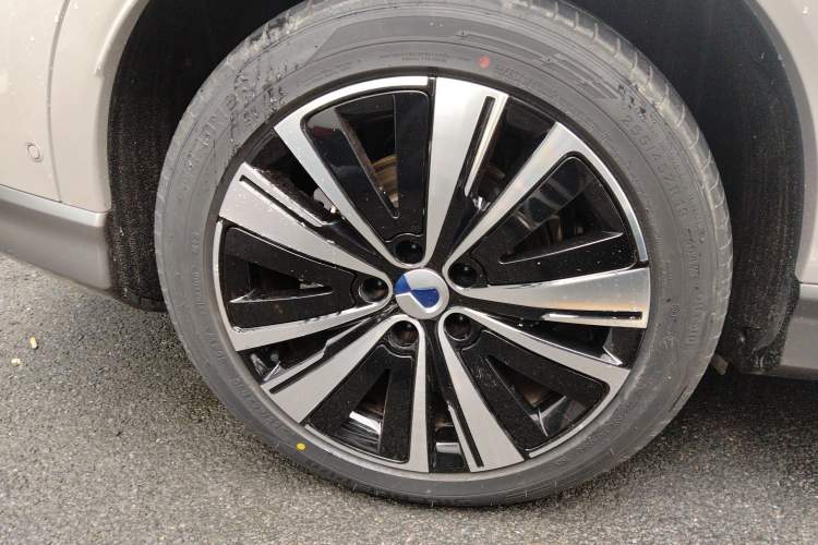 Used Denza N7 2023 with Ultra-Long Range Right Rear Wheel Hub