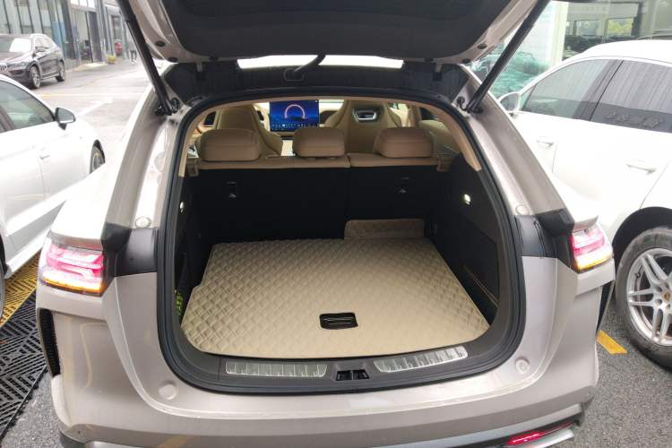 Used Denza N7 2023 with Ultra-Long Range Trunk