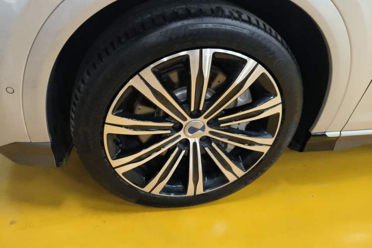 Used Denza N7 2023 Long-Range Performance Max Edition Left Front Wheel Hub
