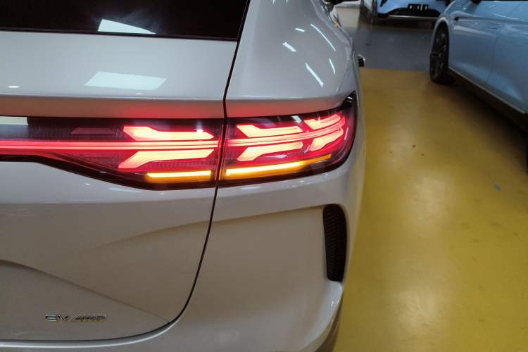 Used Denza N7 2023 Long-Range Performance Max Edition Right Rear Taillight