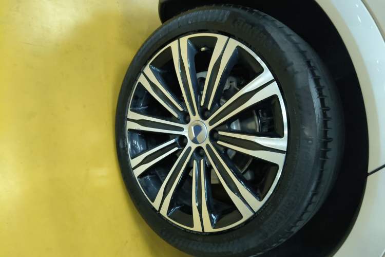 Used Denza N7 2023 Long-Range Performance Max Edition Right Rear Wheel Hub