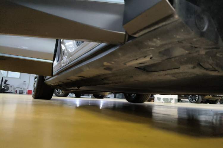 Used Denza N7 2023 Long-Range Performance Max Edition Right Side Sill