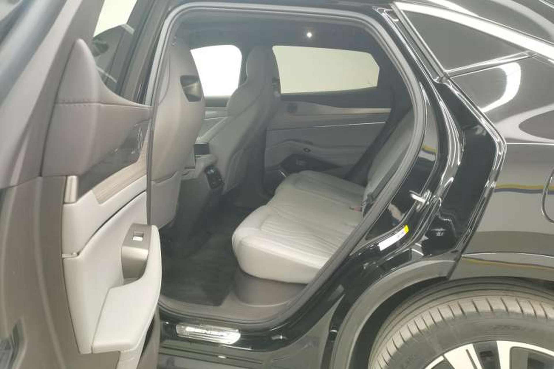 Used Denza N7 2023 Ultra-Long Range Version (Air Edition) Left Rear Seat