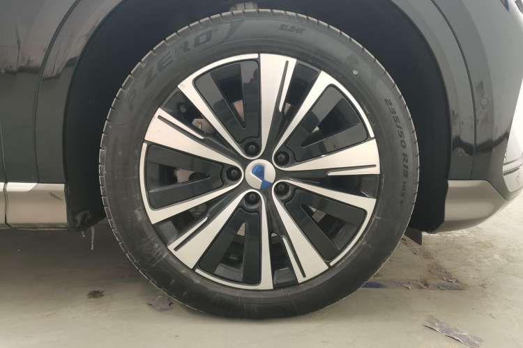 Used Denza N7 2023 Ultra-Long Range Version (Air Edition) Right Front Wheel Hub