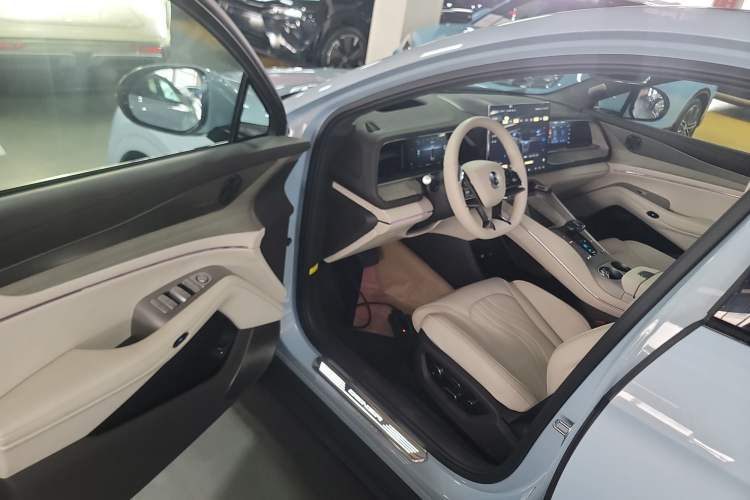Used Denza N7 2023 Long-Range Performance Edition Interior 3