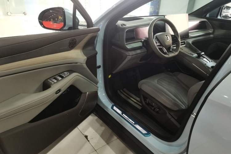 Used Denza N7 2023 with Ultra-Long Range Interior 4