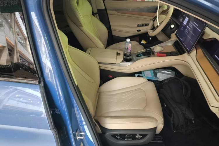 Used Denza N7 2023 Long-Range Performance Max Edition Right Front Seat