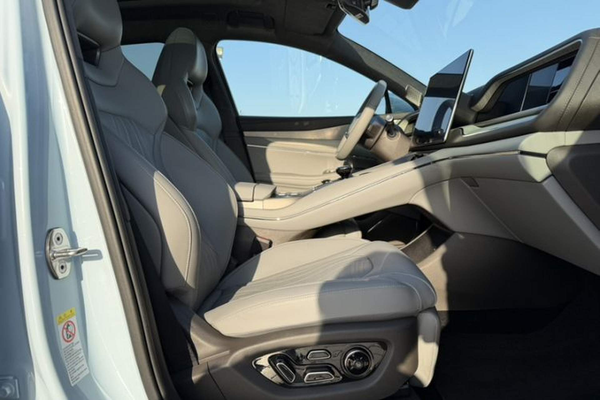 Used Denza N7 2023 Long-Range Performance Max Edition Right Front Seat