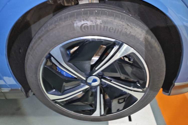 Used Denza N7 2023 Long-Range Performance Max Edition Right Front Wheel Hub