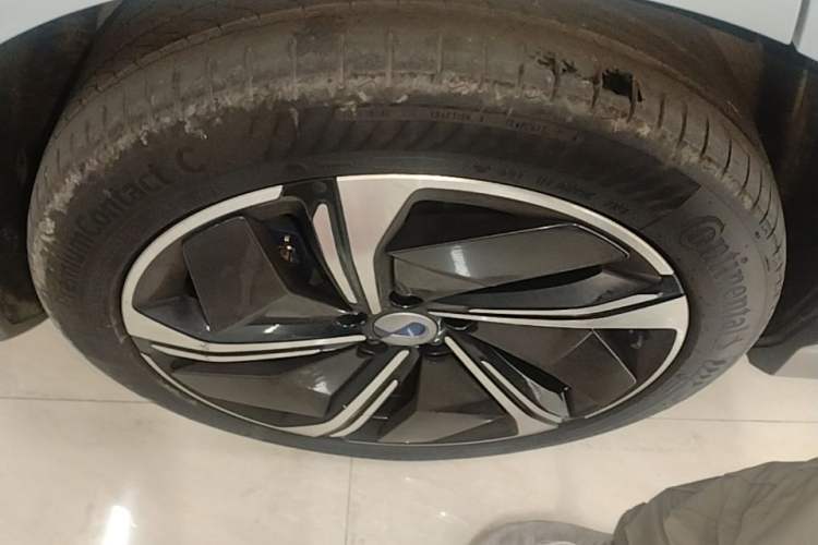 Used Denza N7 2023 Long-Range Performance Edition Right Rear Wheel Hub