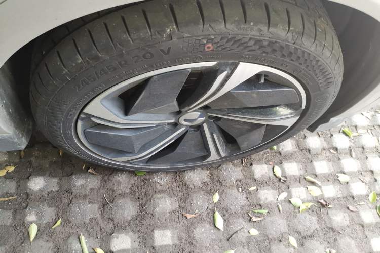 Used Denza N7 2023 Long-Range Performance Max Edition Right Front Wheel Hub