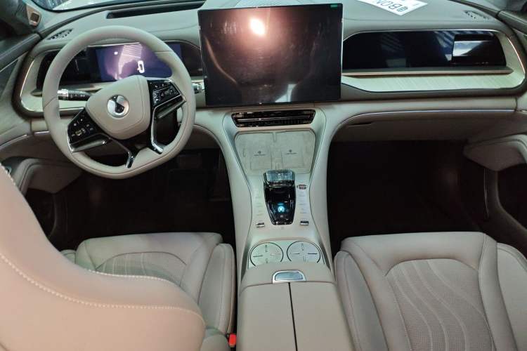 Used Denza N7 2023 Long-Range Performance Edition Center Console