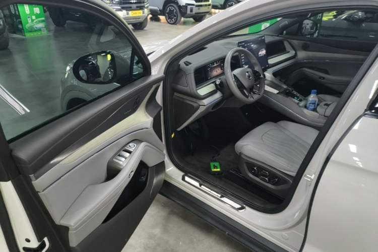 Used Denza N7 2023 Long-Range Performance Max Edition Driver Seat