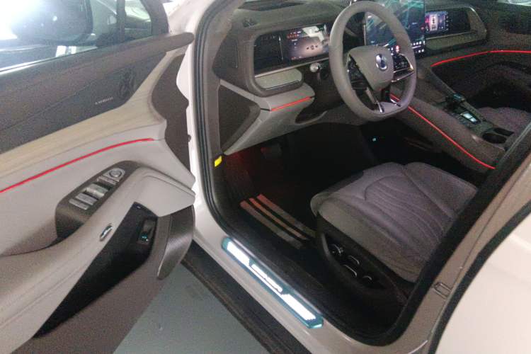 Used Denza N7 2023 with Ultra-Long Range Driver Seat