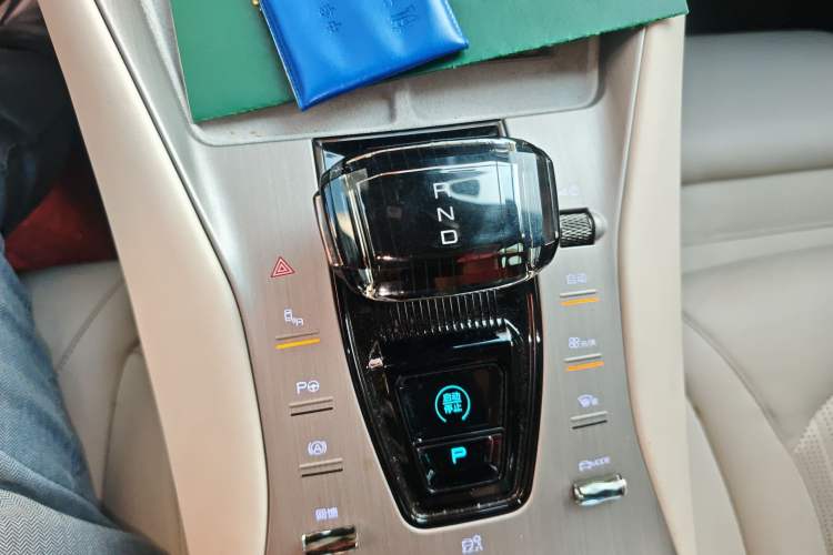 Used Denza N7 2023 Long-Range Performance Edition Gear Lever
