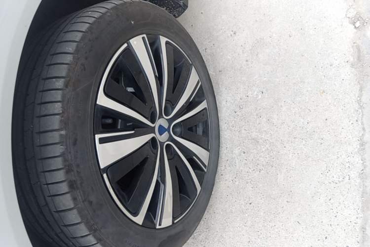Used Denza N7 2023 with Ultra-Long Range Left Front Wheel Hub