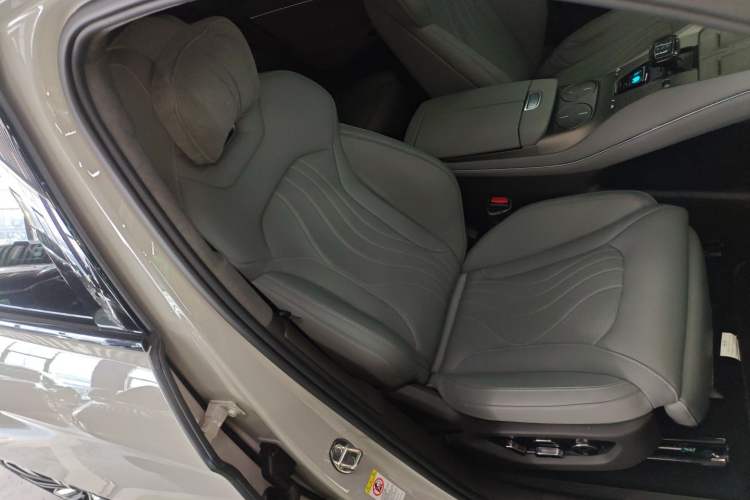 Used Denza N7 2023 Long-Range Performance Edition Right Front Seat