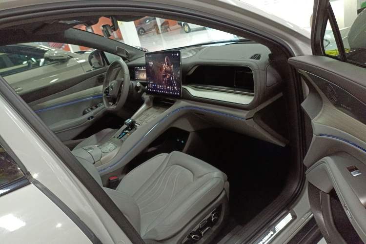 Used Denza N7 2023 with Ultra-Long Range Right Front Seat