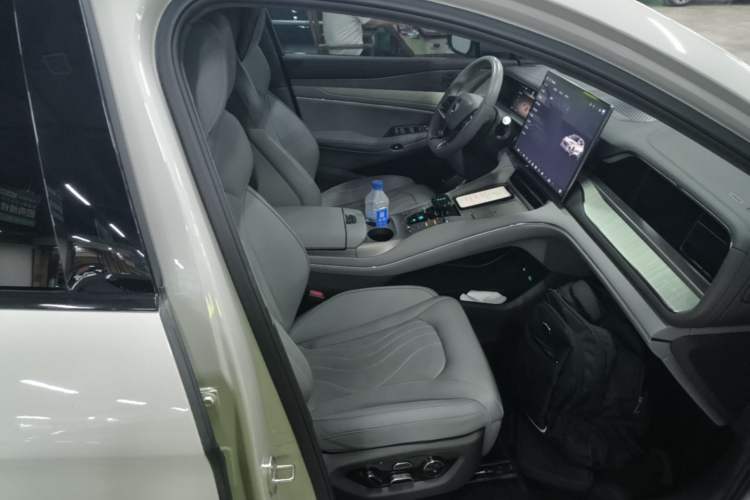 Used Denza N7 2023 Long-Range Performance Max Edition Right Front Seat