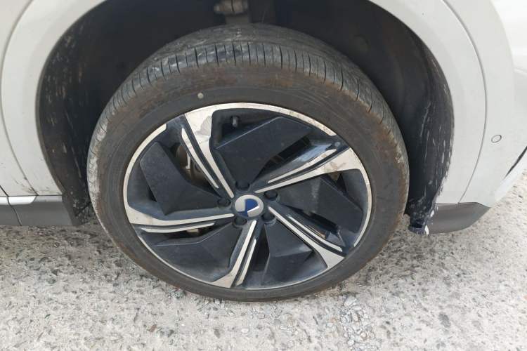 Used Denza N7 2023 Long-Range Performance Edition Right Front Wheel Hub