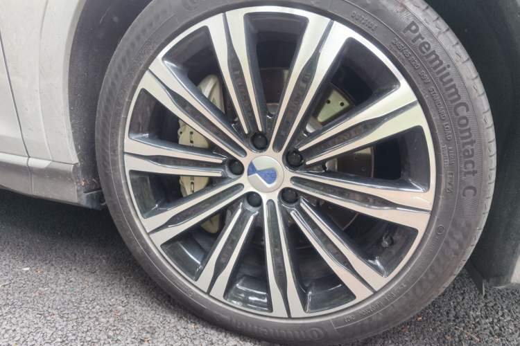 Used Denza N7 2023 Long-Range Performance Edition Right Front Wheel Hub