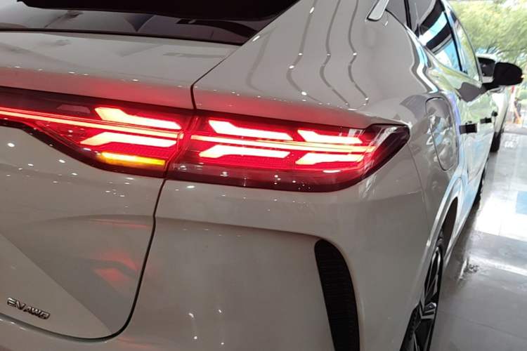 Used Denza N7 2023 Long-Range Performance Max Edition Right Rear Taillight