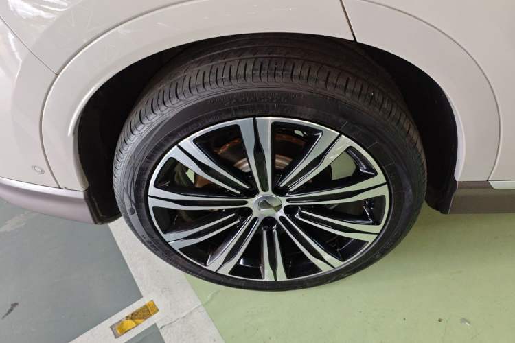 Used Denza N7 2023 Long-Range Performance Edition Right Rear Wheel Hub
