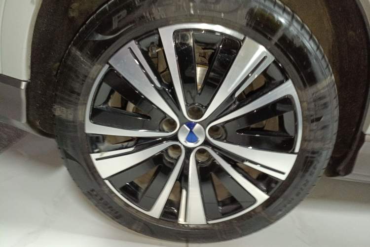 Used Denza N7 2023 with Ultra-Long Range Right Rear Wheel Hub