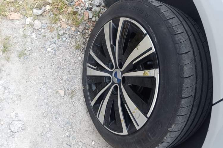 Used Denza N7 2023 with Ultra-Long Range Right Rear Wheel Hub