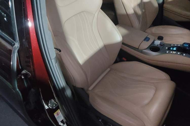 Used Denza N7 2023 Long-Range Performance Max Edition Right Front Seat