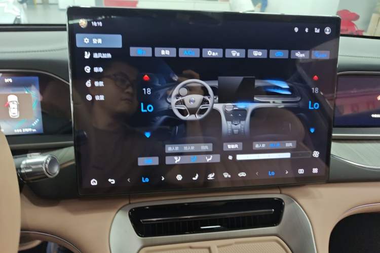 Used Denza N7 2023 Long-Range Performance Edition Audio And AC Panel