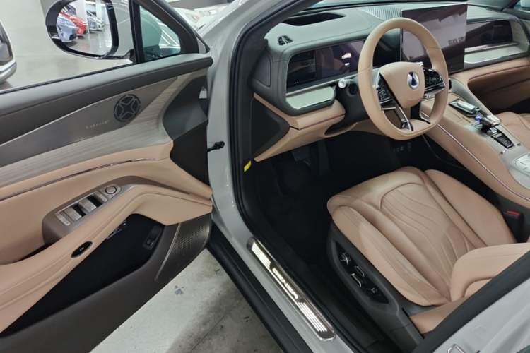Used Denza N7 2023 Long-Range Performance Edition Driver Seat
