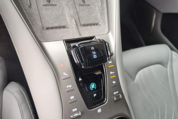 Used Denza N7 2023 Long-Range Performance Max Edition Gear Lever