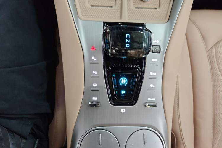 Used Denza N7 2023 Long-Range Performance Edition Gear Lever