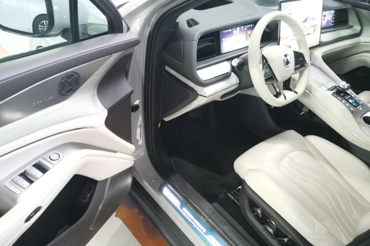 Used Denza N7 2023 Long-Range Performance Max Edition Interior 3