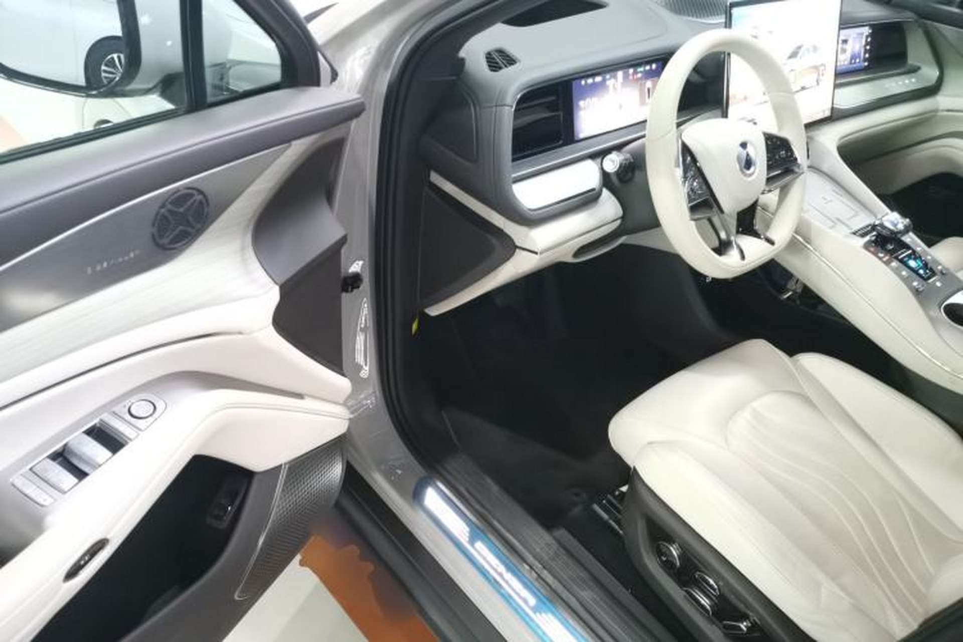 Used Denza N7 2023 Long-Range Performance Max Edition Interior 3