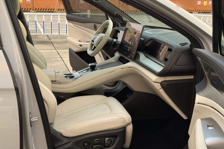Used Denza N7 2023 with Ultra-Long Range Interior 3