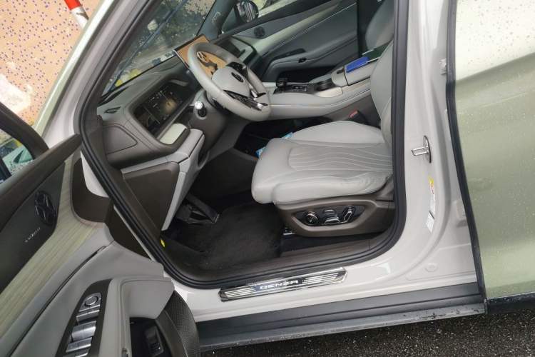 Used Denza N7 2023 Long-Range Performance Max Edition Left Front Seat