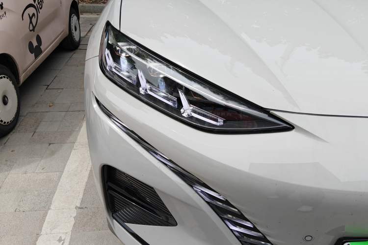 Used Denza N7 2023 with Ultra-Long Range Right Front Headlight