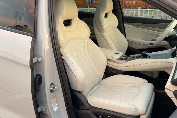 Used Denza N7 2023 with Ultra-Long Range Right Front Seat