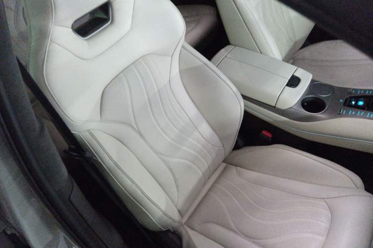 Used Denza N7 2023 with Ultra-Long Range Right Front Seat