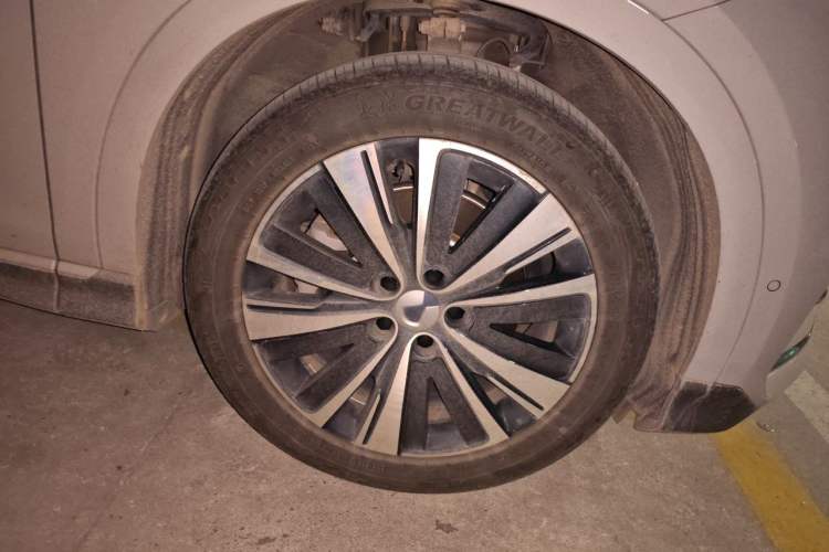 Used Denza N7 2023 with Ultra-Long Range Right Front Wheel Hub