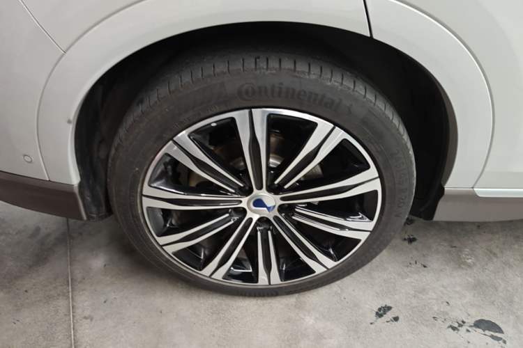 Used Denza N7 2023 Long-Range Performance Edition Right Rear Wheel Hub
