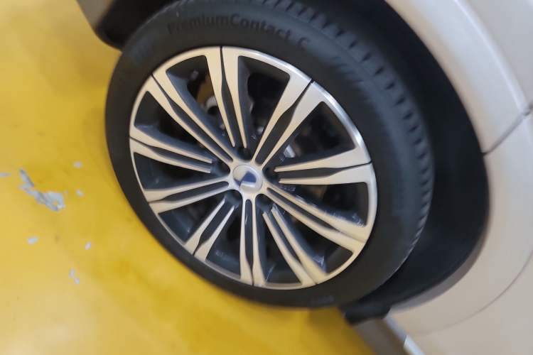 Used Denza N7 2023 Long-Range Performance Max Edition Right Rear Wheel Hub