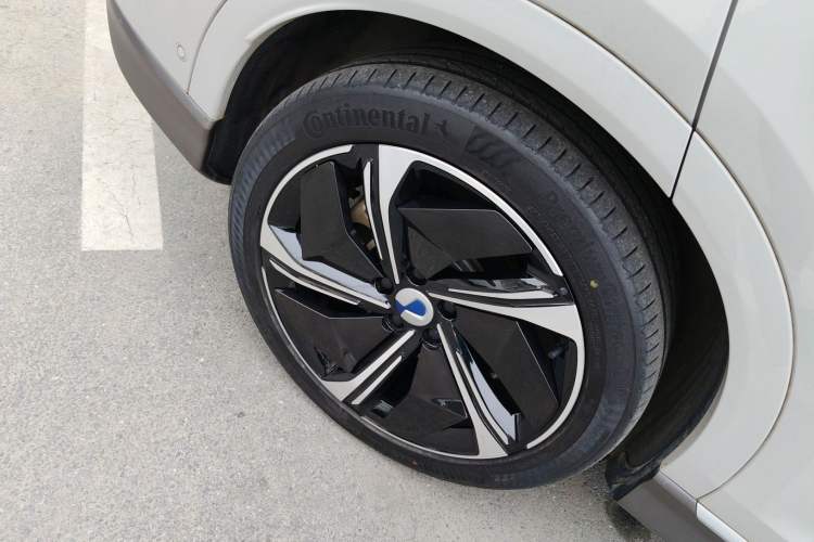 Used Denza N7 2023 Long-Range Performance Edition Right Rear Wheel Hub
