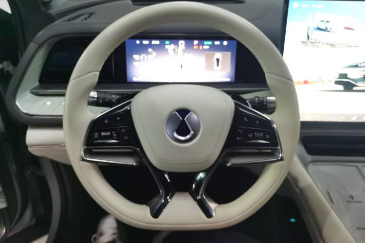 Used Denza N7 2023 Long-Range Performance Max Edition Steering Wheel