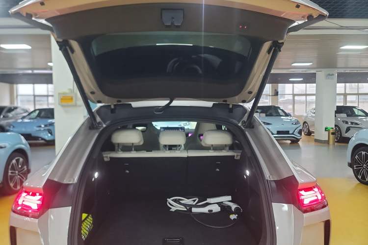 Used Denza N7 2023 Long-Range Performance Max Edition Trunk