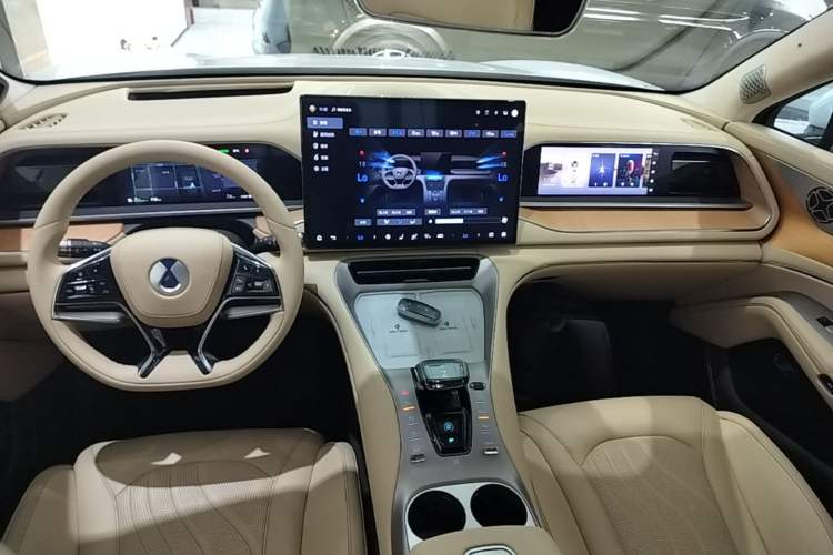 Used Denza N7 2023 Long-Range Performance Edition Center Console