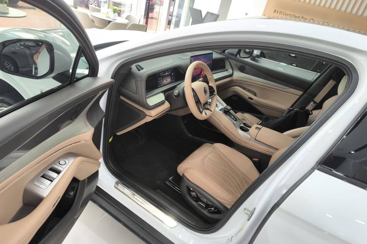 Used Denza N7 2023 Long-Range Performance Max Edition Interior 3